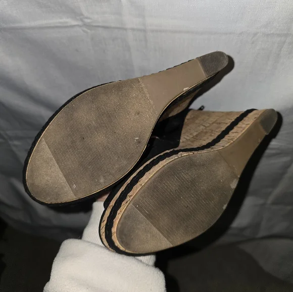 Naia Wedge Sandal - Picture 4 of 4